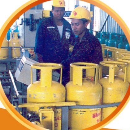 Two technicians at an LPG cylinder filling plant